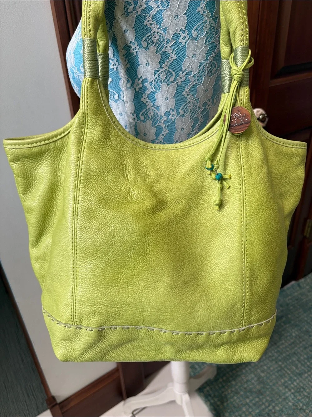 The Sak hobo bag shoulder bag leather/top stitching lime green lightweight NWO